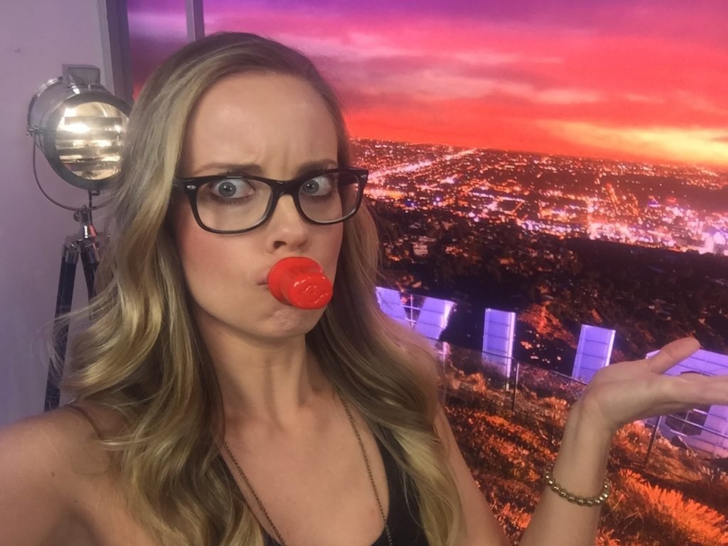 NO NEED for lip injections because a tiny piece of plastic does the trick 13 Misty Kingma beauty blogger tests Fullips
