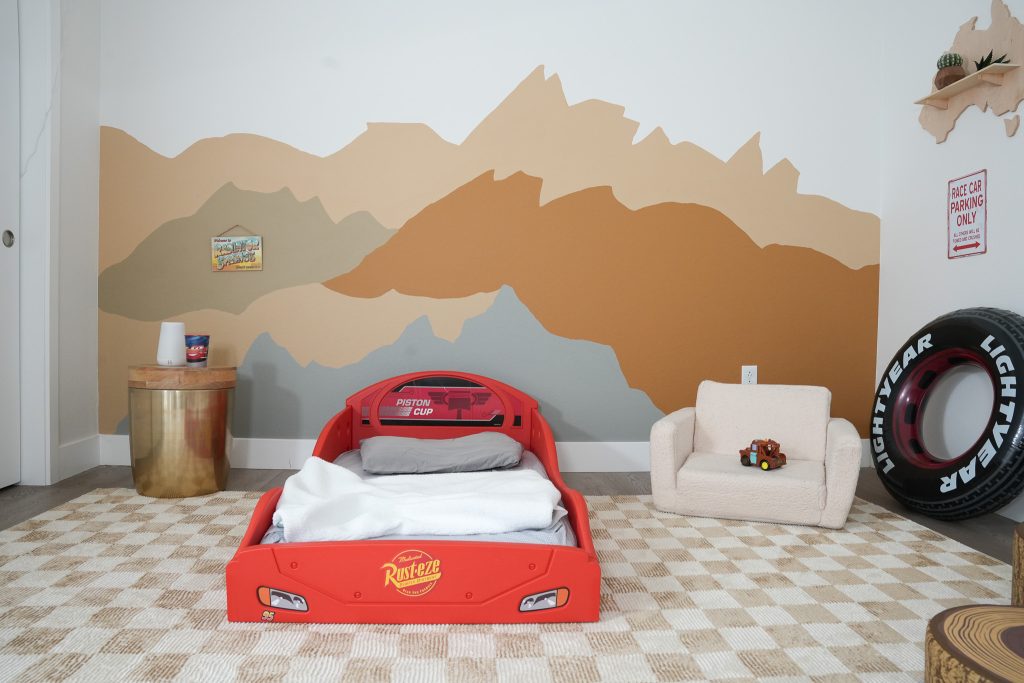 Radiator Springs Cars Themed Bedroom 3 DSC02031